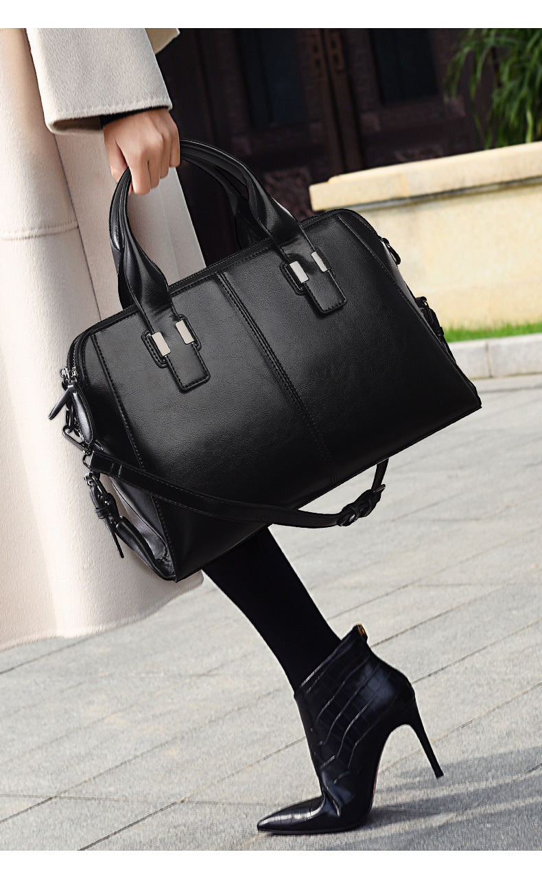 Biker-Style Tote – Spacious Shoulder Bag for Work & Commute
