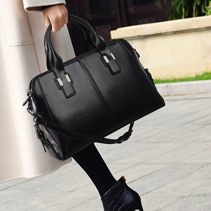 Biker-Style Tote – Spacious Shoulder Bag for Work & Commute